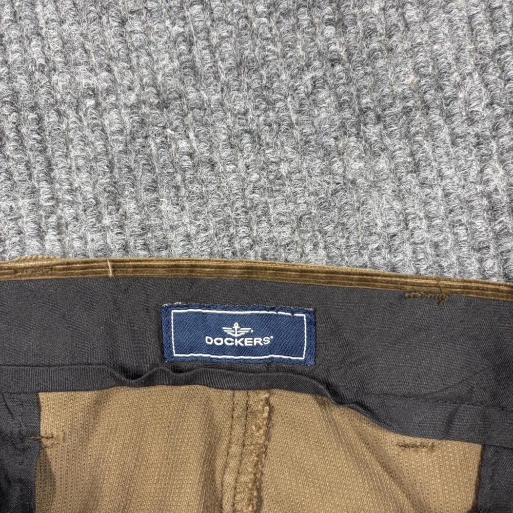 Dockers Pants Mens W36 L30 Pleated Relaxed Fit Corduroy Brown Cuffed Cotton